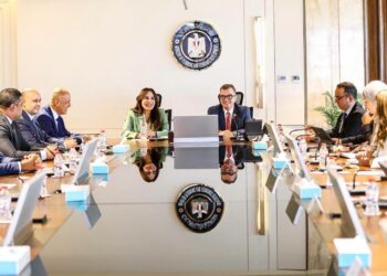 التخطيط والإسكان تبحثان متابعة مشروعات خطة 2026/2027 لحظيًا