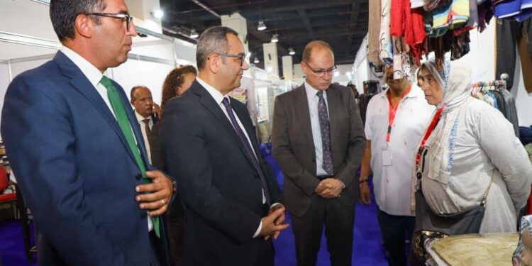 «أهلا مدارس» يفتح أسواقًا جديدة للمشروعات الصغيرة.. منتجات مصرية بجودة وأسعار تنافسية