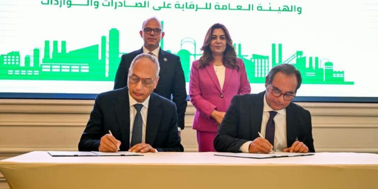 قبل دخول الأسواق العالمية.. مصر تطور منظومة رقمية جديدة لمساعدة المصدرين